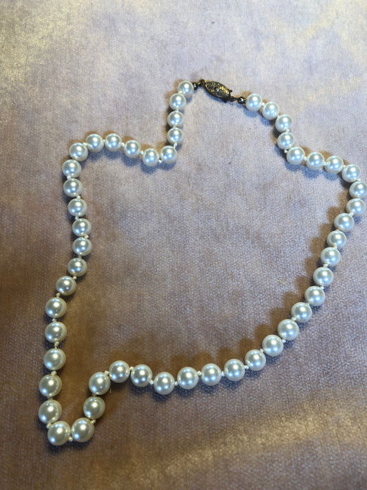 VINTAGE COSTUME PEARLS