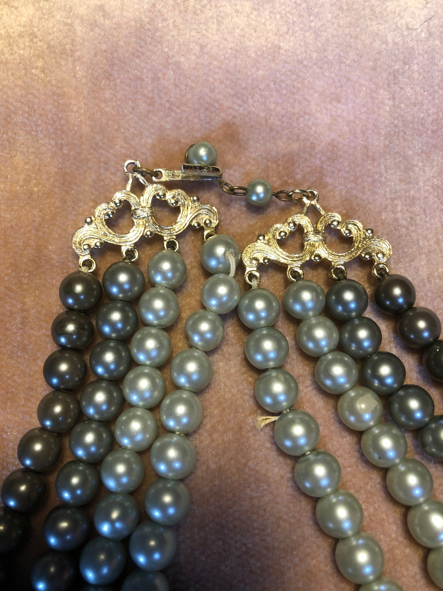 VINTAGE FRENCH 🇫🇷.        NECKLACE FAUX PEARL